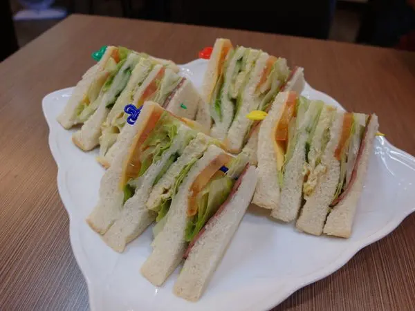 [捷運|美食] 萬華區咖啡店-得意咖啡♥價格親民又實惠，一起來下午茶放鬆一下吧