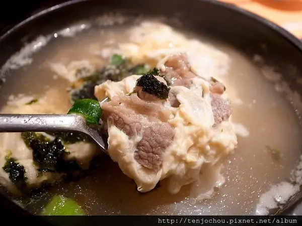 花花，甲飽沒【台北食記】東區 明洞館 超人氣排隊名店果然厲害