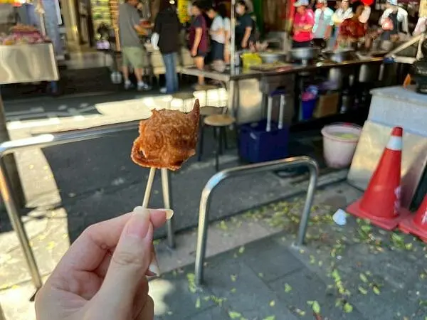 【台中豐原美食推薦】廟東川代菱角酥｜廟東夜市必吃特色小吃!!!(豐原火車站附近美食、銅板小吃、鄰近豐原慈濟宮)