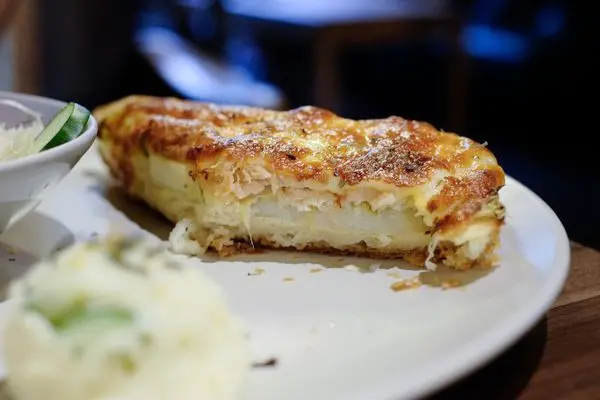 宜蘭 the wall賣捌所 - 很有氣氛的咖啡店，鹹派好吃，宜蘭車站下午茶好去處