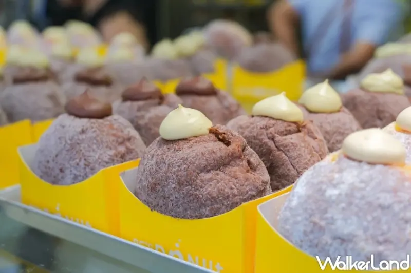 板橋10元甜甜圈！85℃生甜甜圈插旗板橋府中，焦糖海鹽爆餡甜甜圈板橋人搶吃。