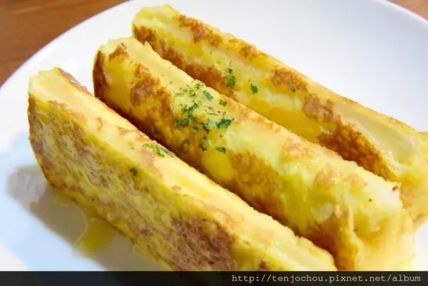 花花，甲飽沒【台北食記】信義 找餐2店 十大必吃早餐 人氣排隊名店