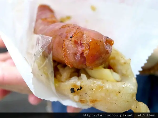 花花，甲飽沒【台中食記】百膳工房大腸包小腸創始店 逢甲夜市必吃美食小吃推薦！