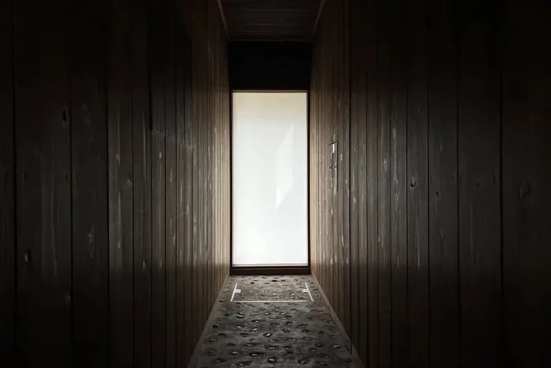 從瀨戶內海直島的一棟百年町家「安藤忠雄博物館」，正式揭開安藤忠雄的建築宇宙。