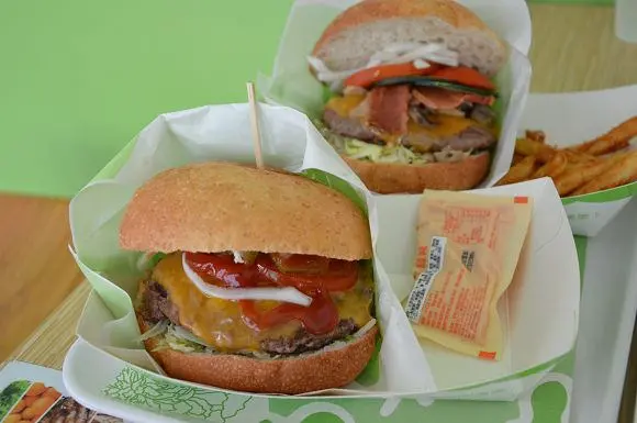 嘉義．樂檸漢堡(中山門市)~~嘉義高人氣的漢堡連鎖店，品嚐兼具份量及美味的漢堡