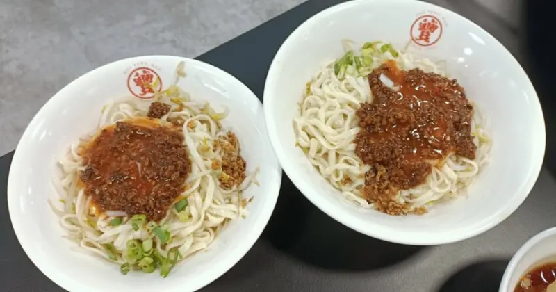 不用再跑三峽！喙蘴號三峽老虎麵樹林新分店，招牌乾辣麵老虎醬加爆。