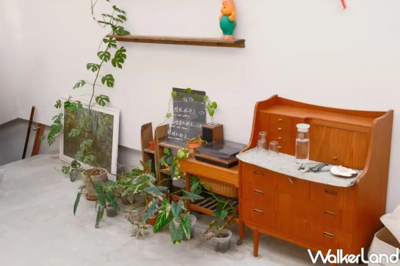 迪化街閣樓咖啡！Tiny Tail小尾 不限時咖啡廳，手沖咖啡 巴斯克蛋糕必吃。