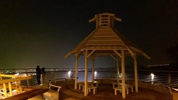 鰲峰山觀景平台：絕佳免費夜景與約會聖地(台中清水)