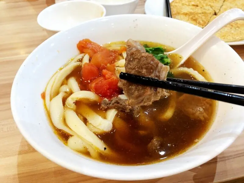 跟著牛肉麵去旅行 亞洲美食天王陳鴻帶路美食走讀 台北永康街散策美食推薦