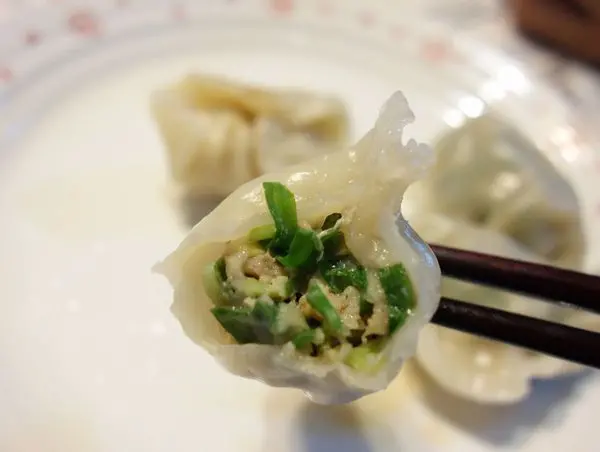 不小心團購到一間好吃的水餃 私人自家媽媽包的韭菜.高麗菜水餃~!!