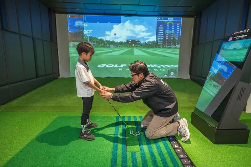GOLF MONSTERS｜室內竟然也能打高爾夫！最新2025台北松山區景點推薦，聯誼、團建、商務聚會超時尚都會運動，不怕風吹雨淋的台北高爾夫球場推薦