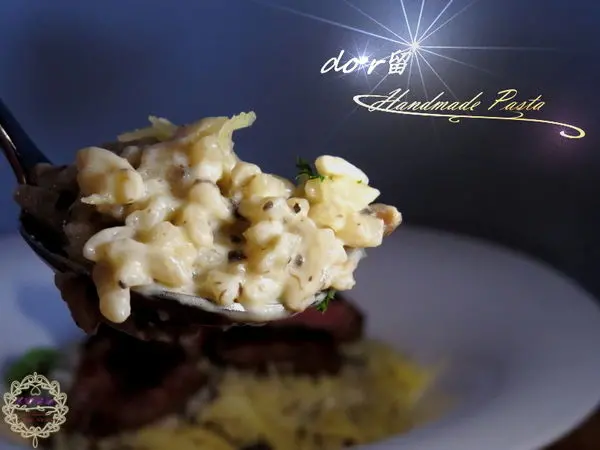 2015.11.11 -【高雄】Dor，留　手工義大利麵（巨蛋店）　手工製作的Ｑ彈麵條，吃起來跟別家義大利麵很不同呢❤