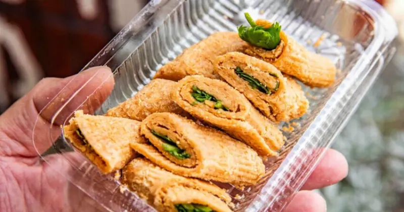 台南古早味花生糖！武廟旁80年老攤土豆伯花生糖，手工現碾香濃不黏牙。