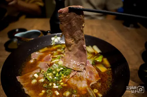 【基隆 安樂區】古月香熬粹牛肉麵x牛肉牛筋牛肚滿漢大三元x牛排切薄私房麵