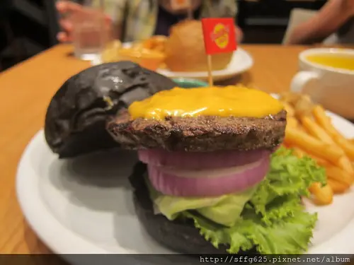 台南中西區=歡迎光臨DACOZ~個人認為CP值不錯高的大口吃漢堡兒=