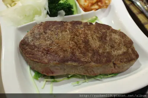 饗厚牛排(輔大店)岩燒吃法想吃幾分熟就吃幾分熟up to you還有壽星優惠(文末附EatMe食我優惠)