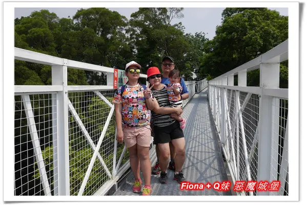 【嘉義2日遊。竹崎】竹崎親水公園 - 夢幻的花仙子步道 + 挑戰膽子的天空走廊，走在上頭彷彿會晃動，緊張又刺激 !