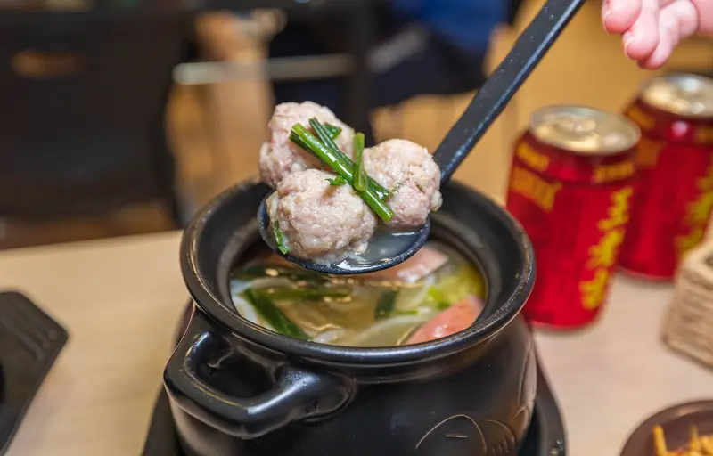 川麵道北平店｜台中正宗四川味罐罐米線，7種特調湯頭獨特泡椒辛香料陶罐燉煮砂鍋，一吃上癮的台中北屯美食推薦