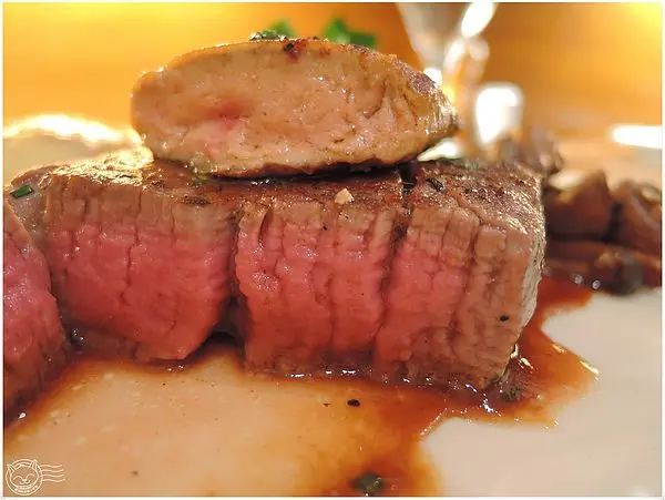 【星羽愛美食-台中】高價位精緻歐法料理，鴨肝菲力牛排好好吃，很適合紀念日或聚餐~法森小館。
