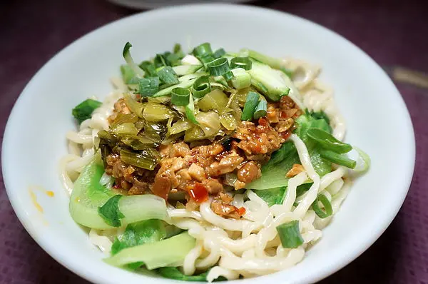 【新竹．美食宵夜推薦】林娘炸醬麵-麻辣帶勁乾拌麵．濃香炸醬麵