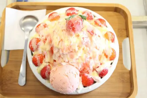 【台中。冰】剛好冰果室 // 新穎又復古的環境  自製冰磚  高CP值雪花冰