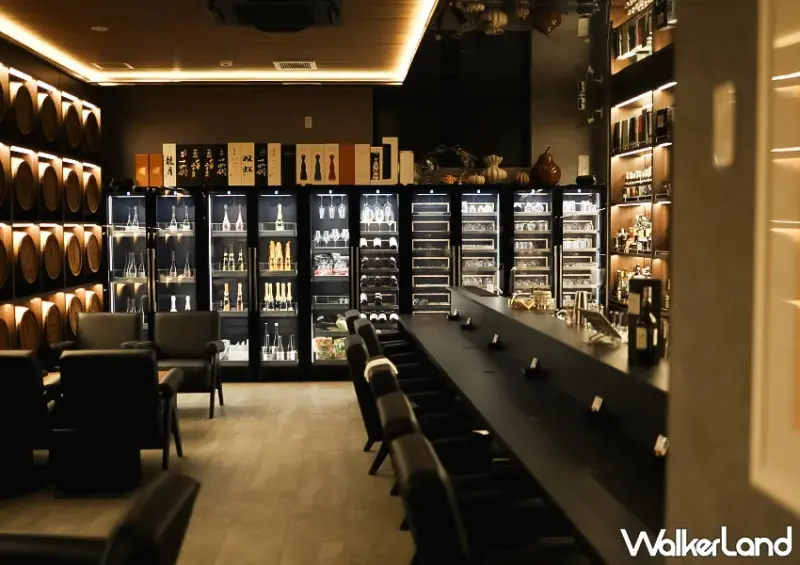 福岡酒吧推薦 BAR LINXAS 整面威士忌酒牆超好拍！招牌水果調酒必喝，營業到凌晨1點。