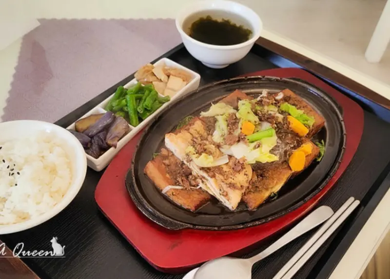 台中蔬食餐廳全新改裝！五廊街「找回自己」，簡餐火鍋美味又平價。