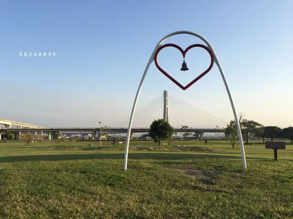 [新北三重]大台北都會公園|三重水漾園區|野餐、打球、騎腳踏車的好去處|近捷運三重站