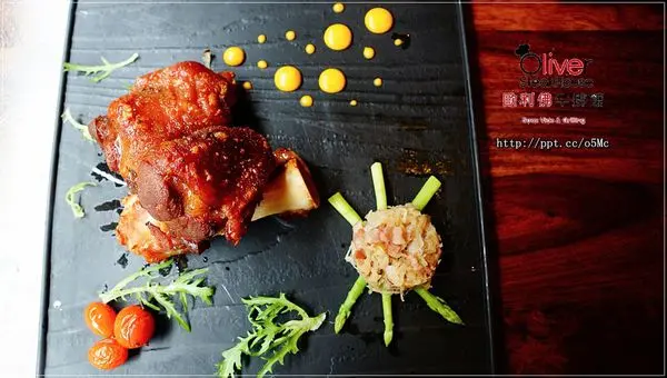 【歐利佛牛排館】永和牛排～CP值高，平價餐點，德國豬腳／菲力8OZ牛排(文末送雙人餐卷)