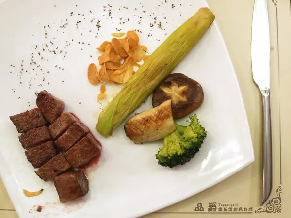 【美食。鐵板燒｜新北。新莊】《品爵鐵板燒創意料理Teppanyaki》帥哥廚師料理出的美味鐵板餐、連甜點都讓人驚艷～