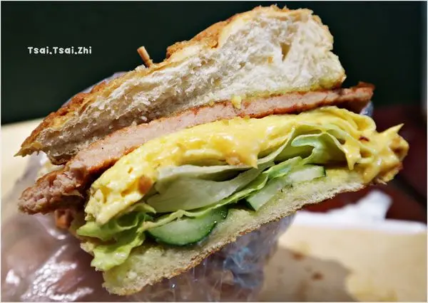 [台北中正]高三孝碳烤吐司(南昌總店)|匈牙利豬排總匯三明治、起司豬排波蘿堡、牧場鮮奶紅茶|樸實而單純的80年代好滋味(捷運中正紀年堂站2號出口)