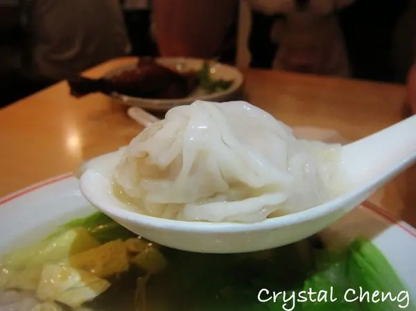 【新北美食推薦】百葉溫州大餛飩 清爽肉餡湯頭＋招牌烤雞腿 有點不搭但是味道不錯推薦(小吃 周杰倫套餐)