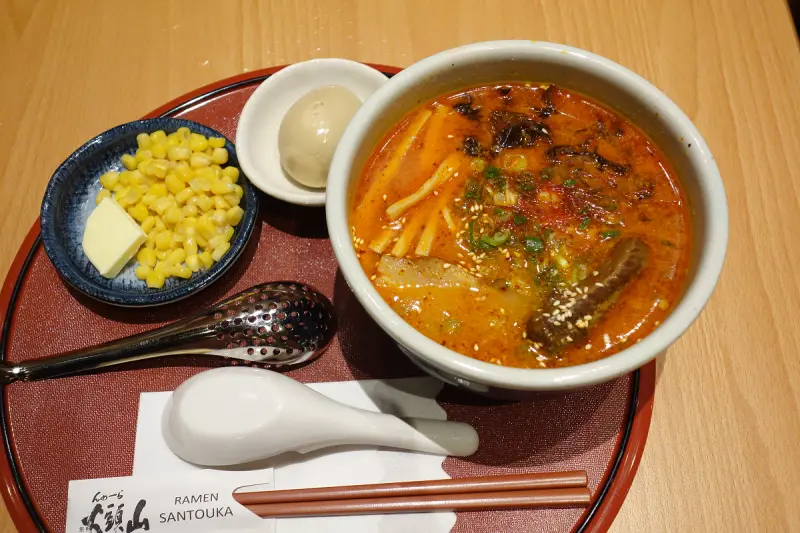 排很久的－山頭火拉麵RAMEN SANTOUKA