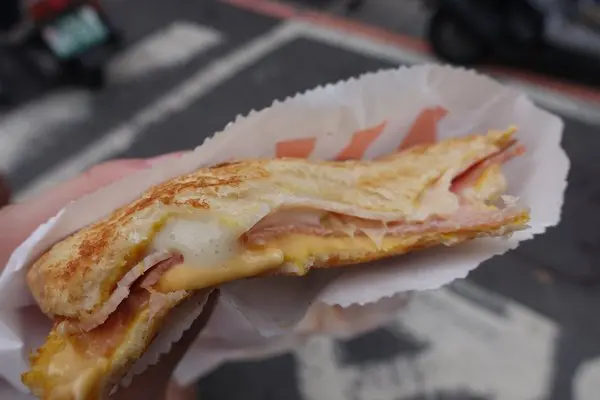 (胖樺食記)台南中西區國華街「熱樂煎爆漿乳酪三明治」/五星主廚快餐車/起司控必訪/高雄有分店