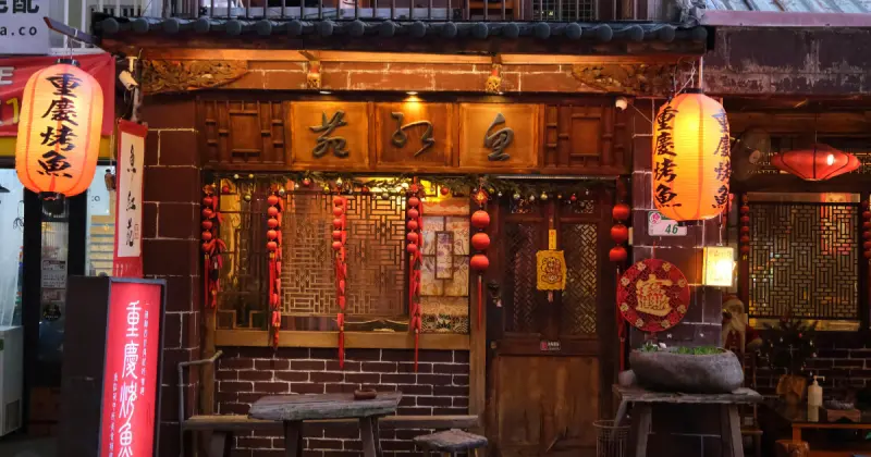 中山區宵夜推薦！魚紅苑重慶烤魚四川老闆坐鎮，免費加菜攻略。