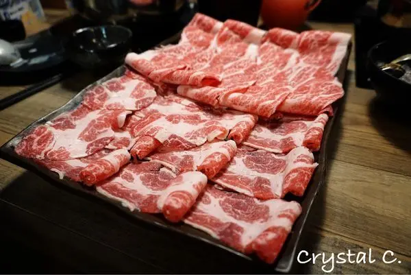 【台北美食推薦】饗樂涮涮鍋 肉食族最愛 重質也重量 嫩肩和牛 澎湃海鮮船 開到凌晨宵夜好選擇 新鮮美味非常推薦！(民生社區 火鍋 麻辣鍋 必吃)    