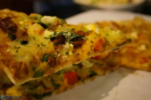 【食記】高雄楠梓_2L層次柴燒窯烤Pizza@外帶外送內用通通都行 一定要來上披薩過過癮