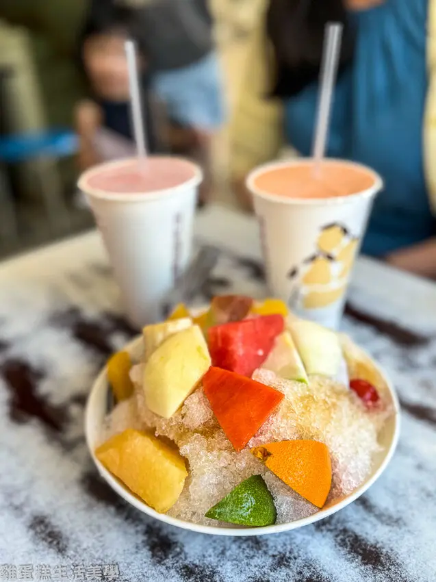 【台南食記】莉莉水果店 - 台南孔廟旁的70年老店，水果冰總類多元生意超好