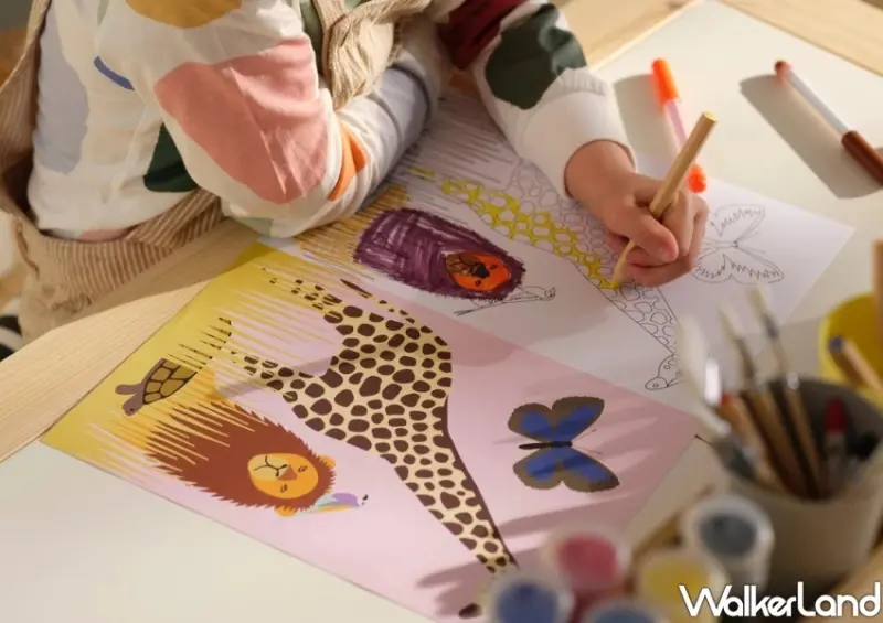 IKEA草原動物超萌！狐獴吊飾、長頸鹿玩偶衝IKEA搶，26款新品一次看。