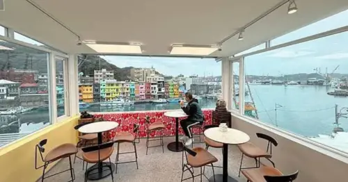基隆海景第一排火鍋！彩虹灣餐飲台版威尼斯美景，石頭火鍋專人爆炒。