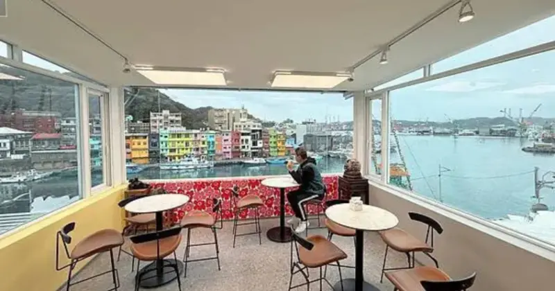 基隆海景第一排火鍋！彩虹灣餐飲台版威尼斯美景，石頭火鍋專人爆炒。