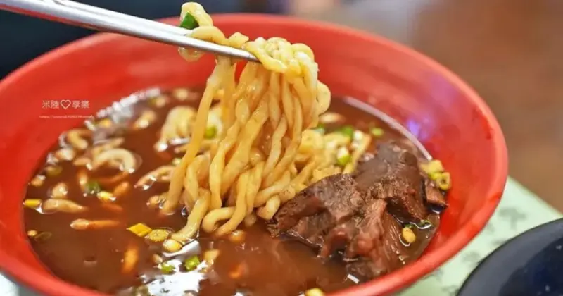 台中牛肉麵推薦！提督府牛肉麵每週只賣三天，堅持手作湯頭清甜回甘。