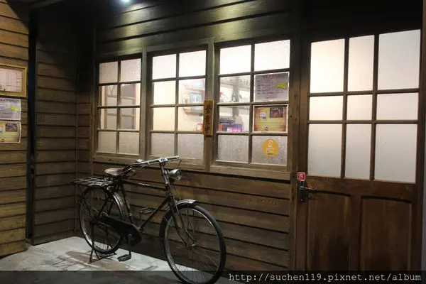 板橋美食|新埔捷運站旁意外拾獲濃濃復古風情的老古板石頭火鍋