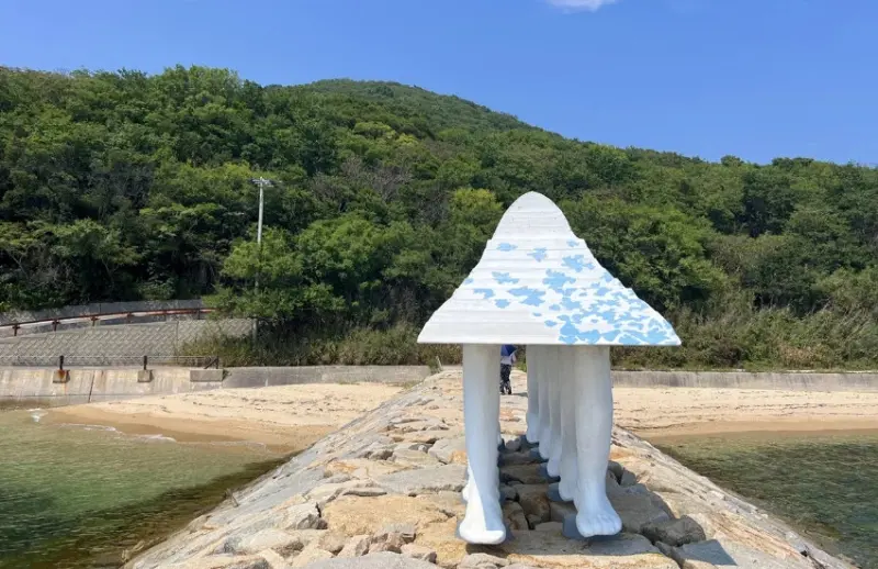 跟著海風與貓散步吧！山城漁村的石牆屋舍藏著一間間懷抱夢想的手作小屋「瀨戶內海新星島嶼－男木島」。