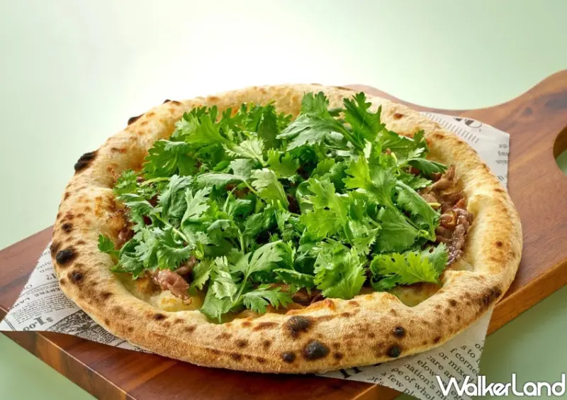 爆量香菜比薩 炸雞！堤諾比薩爆量香菜3大新品，反香菜者直呼可怕。