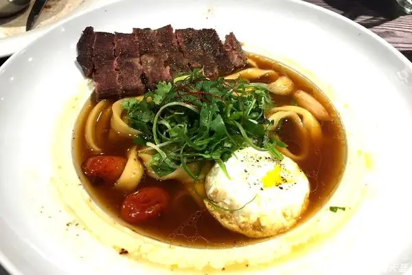 [食記] 台北 - 瓦法奇朵 (東區敦南店) ~ CP值超高，只要$99，讓人驚艷的安格斯牛排牛肉麵