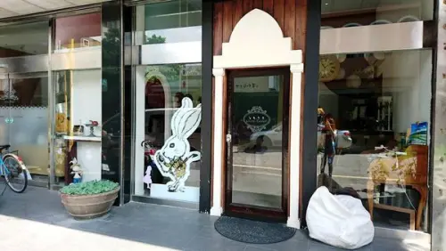 [記。宿]花蓮市。白兔先生民宿：愛麗絲粉紅冒險雙人房