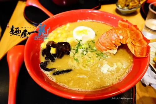 【台中│西區】麵屋一龍拉麵專門店。勤美美食推薦～湯頭香濃又順口，限量龍蝦拉麵超吸睛！