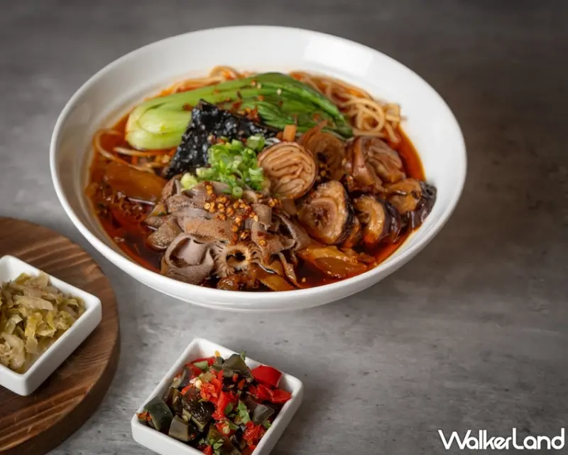 中山區牛肉麵霸主之爭「逸林牛肉麵」買一送一迎戰萬聖節限定「開膛破肚牛雜麵」挑戰饕客味蕾極限。