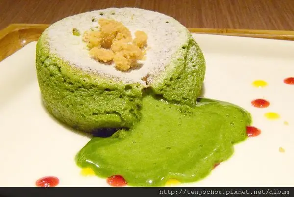 花花，甲飽沒【台北食記】超犯規！爆漿抹茶熔岩蛋糕、鐵板抹茶熱蛋糕 抹茶控必吃甜點 和茗甘味處 東區忠孝店